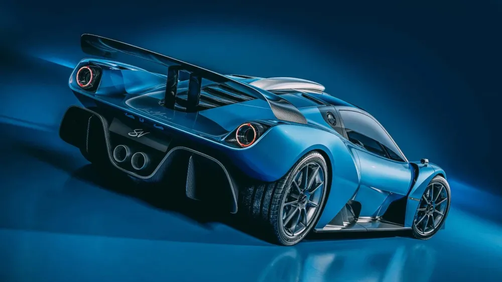 Создатель McLaren F1 представил два новых суперкара с V12