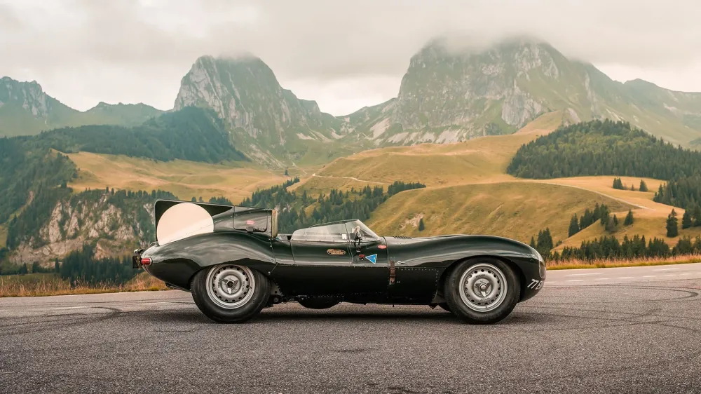 Гоночный Jaguar D-Type из 1950-х рассчитывают продать за 7,7 миллиона долларов