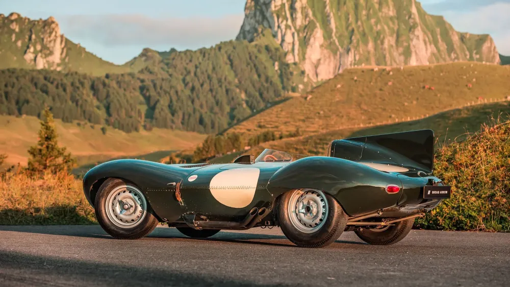 Гоночный Jaguar D-Type из 1950-х рассчитывают продать за 7,7 миллиона долларов