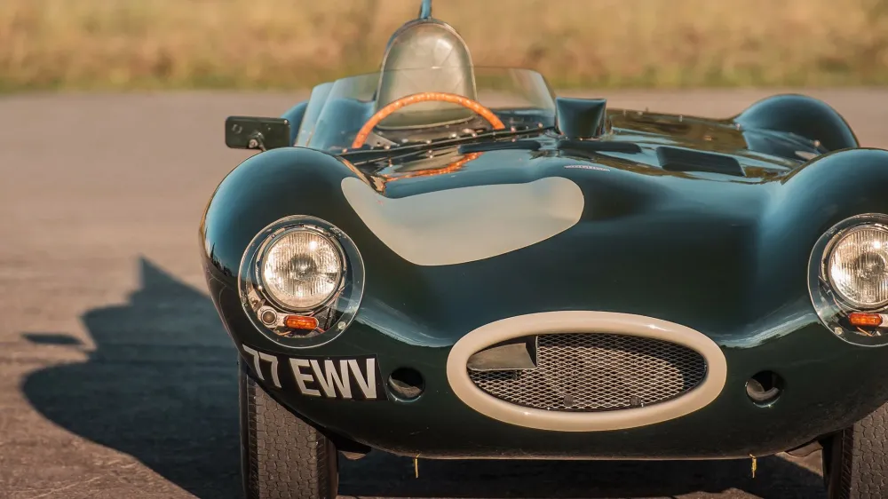 Гоночный Jaguar D-Type из 1950-х рассчитывают продать за 7,7 миллиона долларов