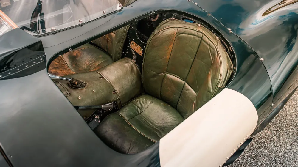 Гоночный Jaguar D-Type из 1950-х рассчитывают продать за 7,7 миллиона долларов