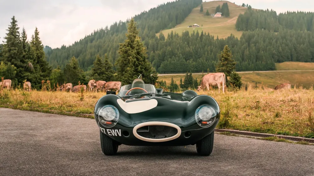 Гоночный Jaguar D-Type из 1950-х рассчитывают продать за 7,7 миллиона долларов