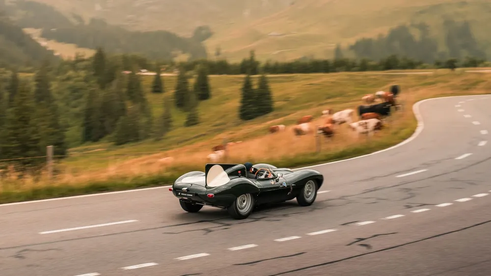 Гоночный Jaguar D-Type из 1950-х рассчитывают продать за 7,7 миллиона долларов