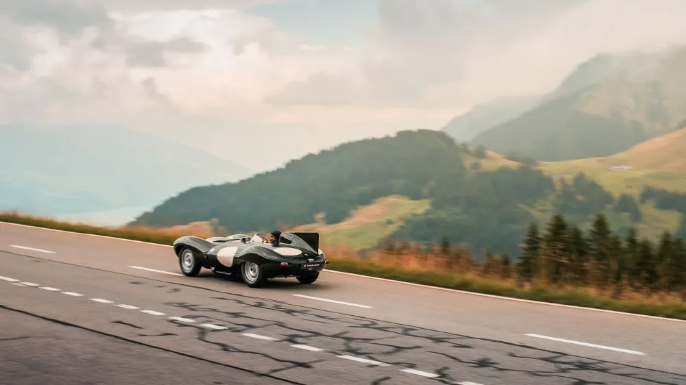 Гоночный Jaguar D-Type из 1950-х рассчитывают продать за 7,7 миллиона долларов