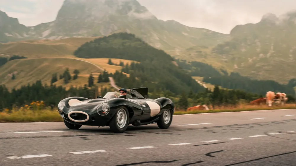 Гоночный Jaguar D-Type из 1950-х рассчитывают продать за 7,7 миллиона долларов