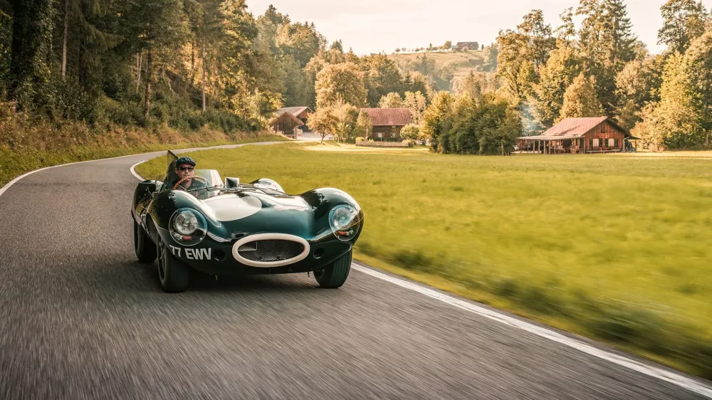 Гоночный Jaguar D-Type из 1950-х рассчитывают продать за 7,7 миллиона долларов