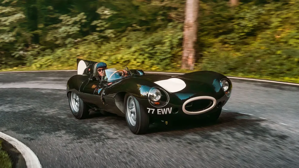 Гоночный Jaguar D-Type из 1950-х рассчитывают продать за 7,7 миллиона долларов