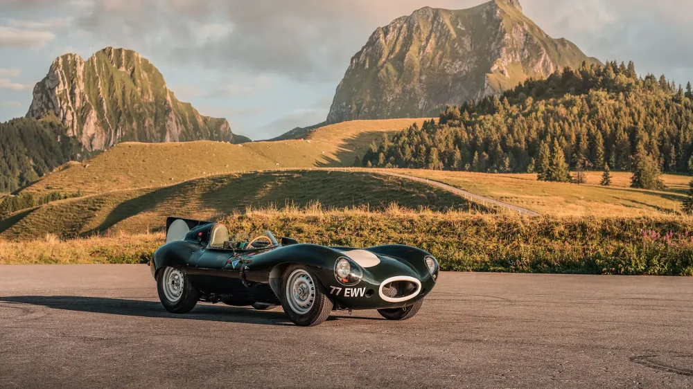 Гоночный Jaguar D-Type из 1950-х рассчитывают продать за 7,7 миллиона долларов