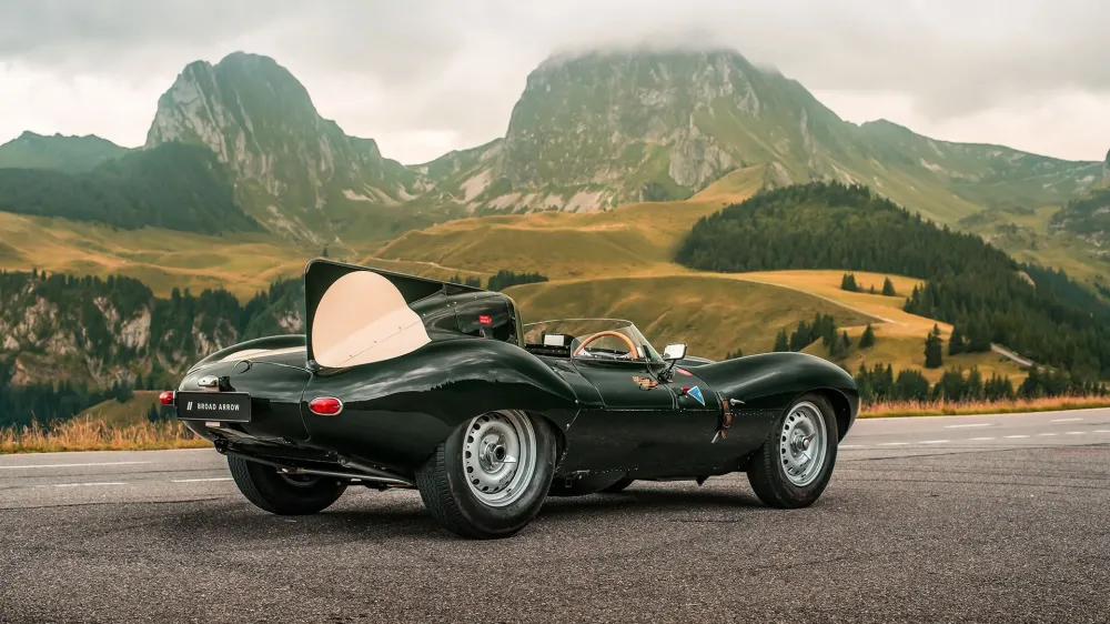 Гоночный Jaguar D-Type из 1950-х рассчитывают продать за 7,7 миллиона долларов