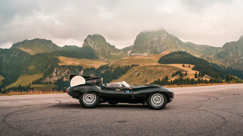 Гоночный Jaguar D-Type из 1950-х рассчитывают продать за 7,7 миллиона долларов
