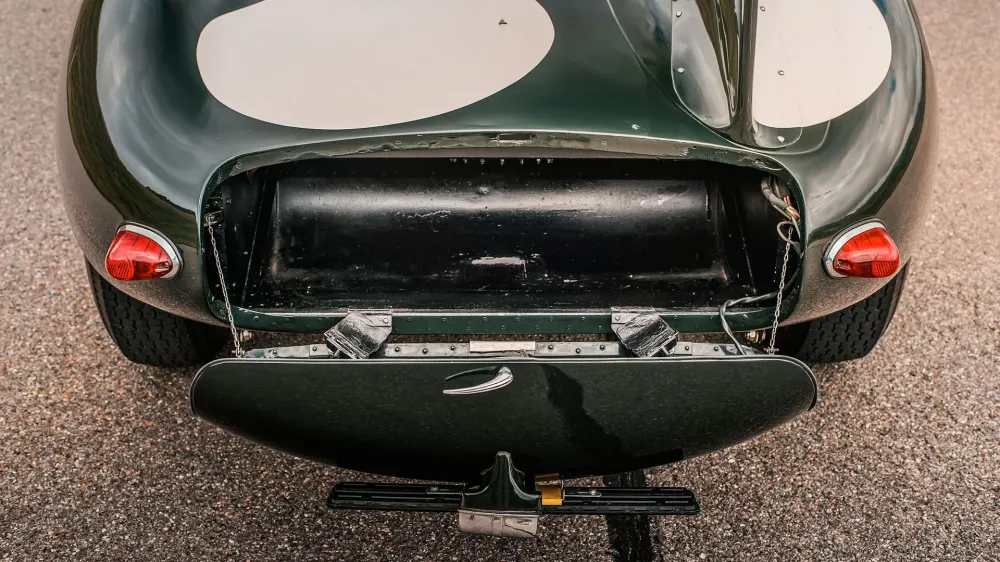 Гоночный Jaguar D-Type из 1950-х рассчитывают продать за 7,7 миллиона долларов