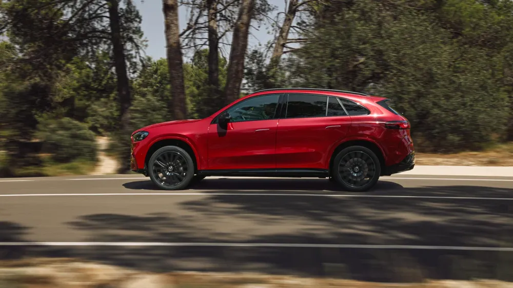 Представлен Mercedes-Benz GLC на батарейках с метровым экраном и способный проехать до 713 километров без подзарядки