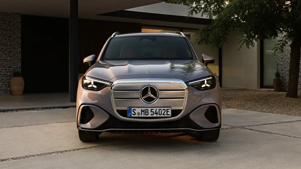 Представлен Mercedes-Benz GLC на батарейках с метровым экраном и способный проехать до 713 километров без подзарядки