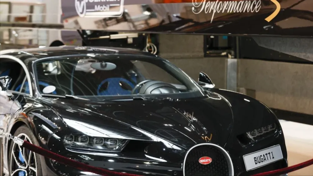 Ультрадорогой дом на колёсах с Bugatti в комплекте подешевел вдвое