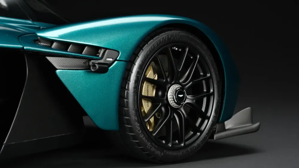 56-сантиметровый Aston Martin Valkyrie оценили как настоящий автомобиль