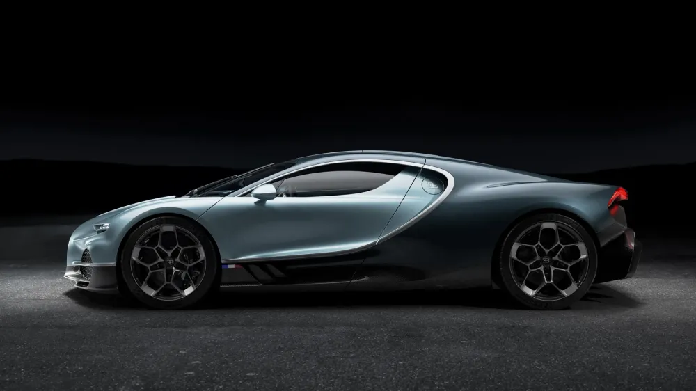 Глава Bugatti объяснил, почему не видит смысла в гибридах с турбомоторами