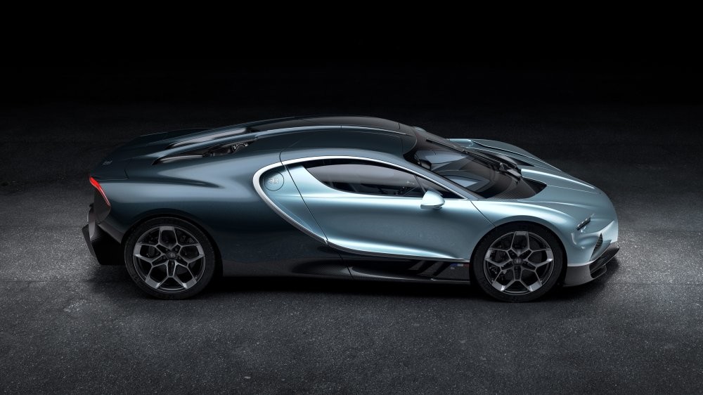 Глава Bugatti объяснил, почему не видит смысла в гибридах с турбомоторами