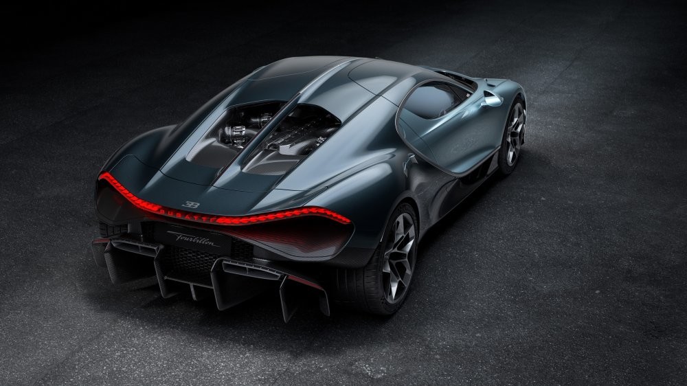 Глава Bugatti объяснил, почему не видит смысла в гибридах с турбомоторами
