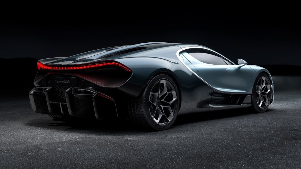 Глава Bugatti объяснил, почему не видит смысла в гибридах с турбомоторами