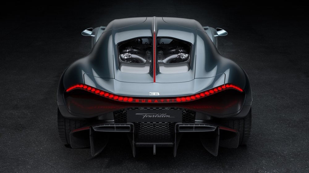 Глава Bugatti объяснил, почему не видит смысла в гибридах с турбомоторами