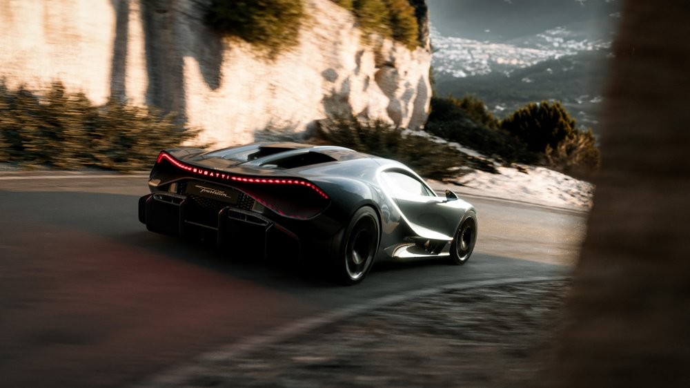Глава Bugatti объяснил, почему не видит смысла в гибридах с турбомоторами