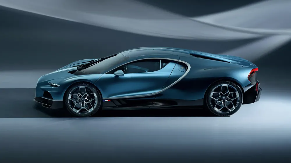 Глава Bugatti объяснил, почему не видит смысла в гибридах с турбомоторами