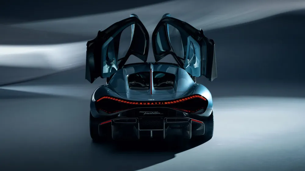 Глава Bugatti объяснил, почему не видит смысла в гибридах с турбомоторами