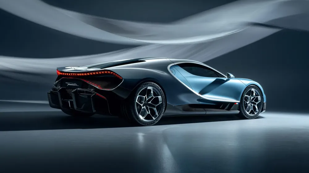 Глава Bugatti объяснил, почему не видит смысла в гибридах с турбомоторами