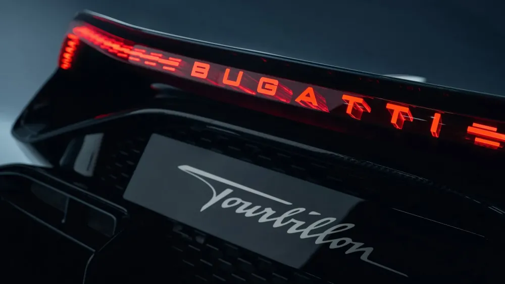 Глава Bugatti объяснил, почему не видит смысла в гибридах с турбомоторами