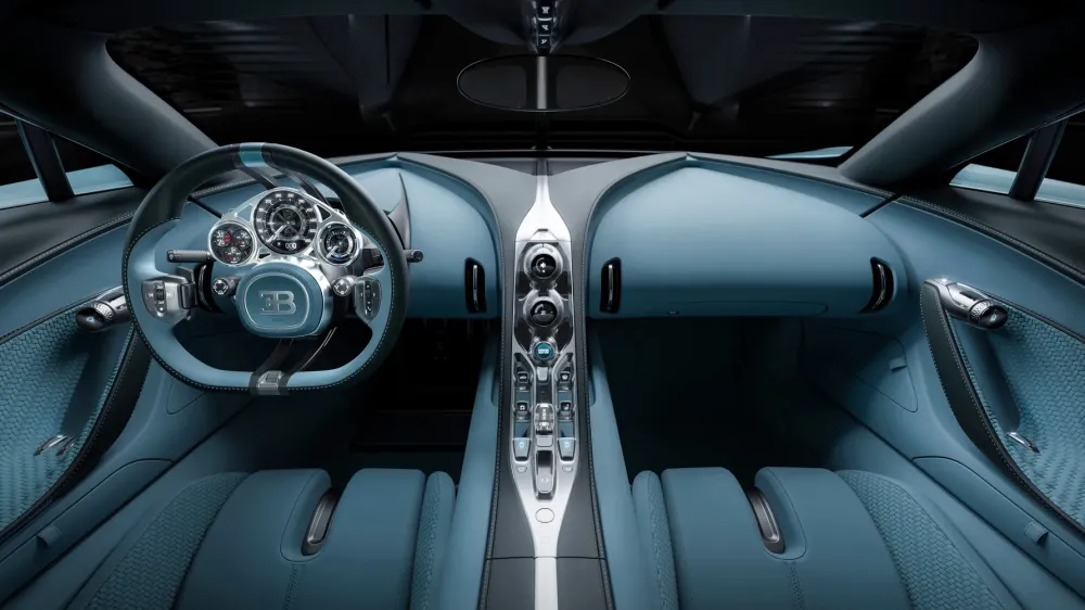 Глава Bugatti объяснил, почему не видит смысла в гибридах с турбомоторами