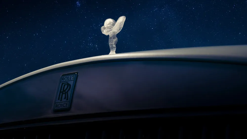 Rolls-Royce показал Cullinan с самым космическим потолком