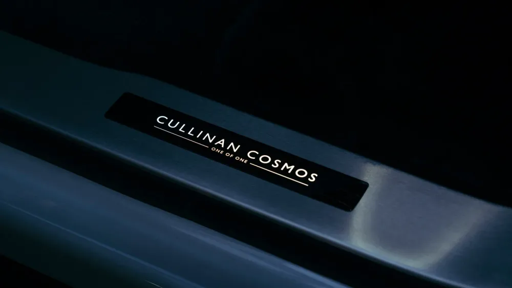 Rolls-Royce показал Cullinan с самым космическим потолком