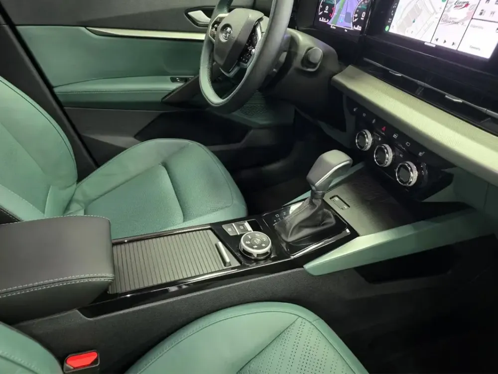 АвтоВАЗ показал кроссовер Lada Azimut с зелёным салоном