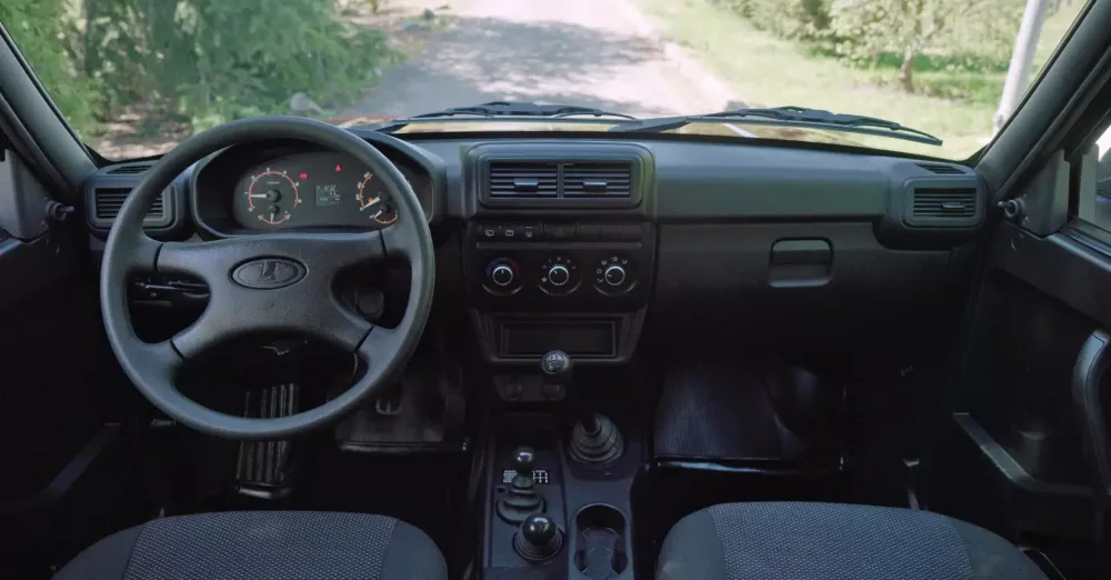 Чехия официально возобновила продажи LADA Niva Цена российского внедорожника ≈ 1,7 млн рублей.