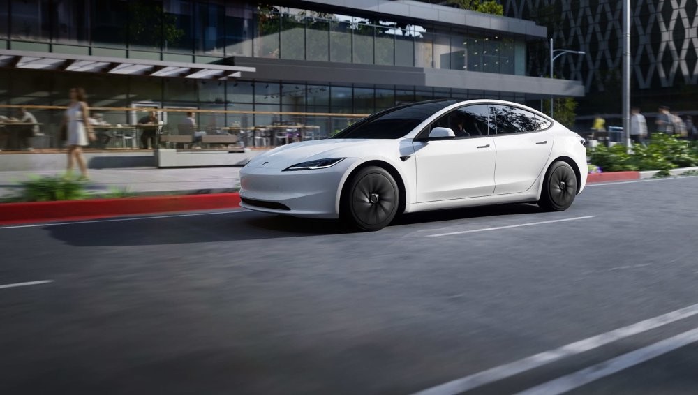 Tesla урезала "допы" и представила доступные Model 3 и Model Y. Они стали дешевле на 5000 $
