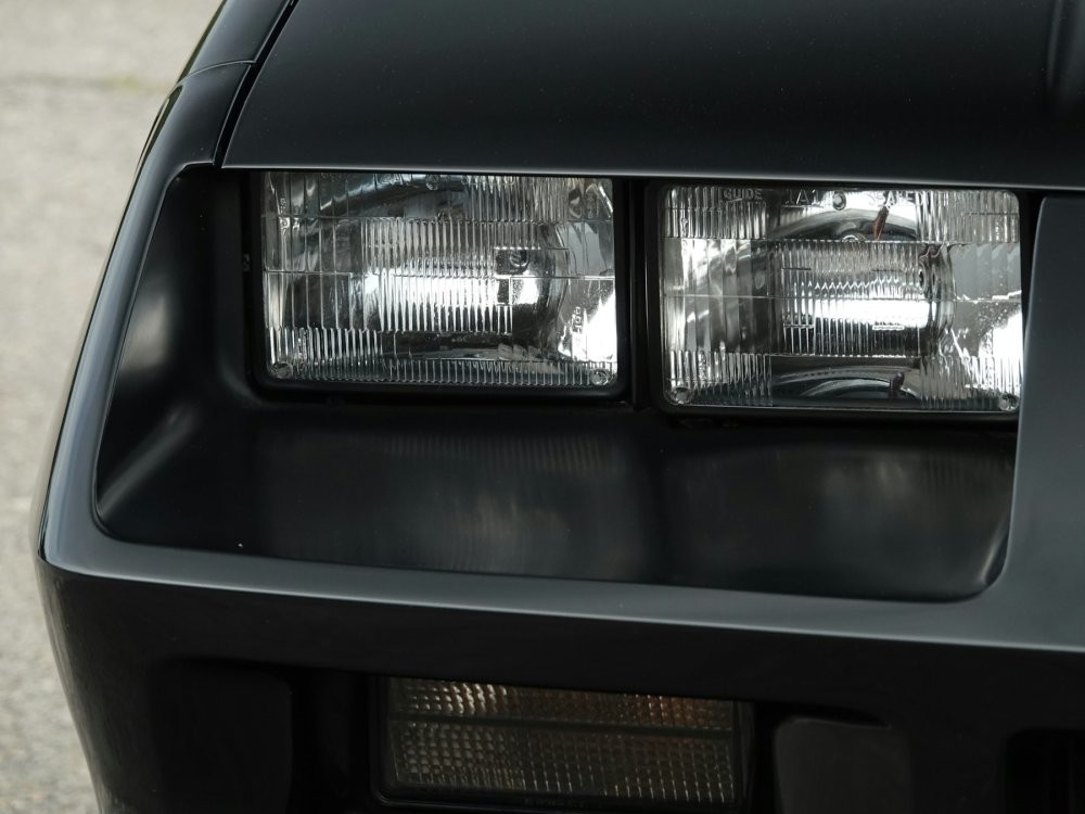 Практически новый Chevrolet Camaro 1984 года продали по цене Lada Vesta