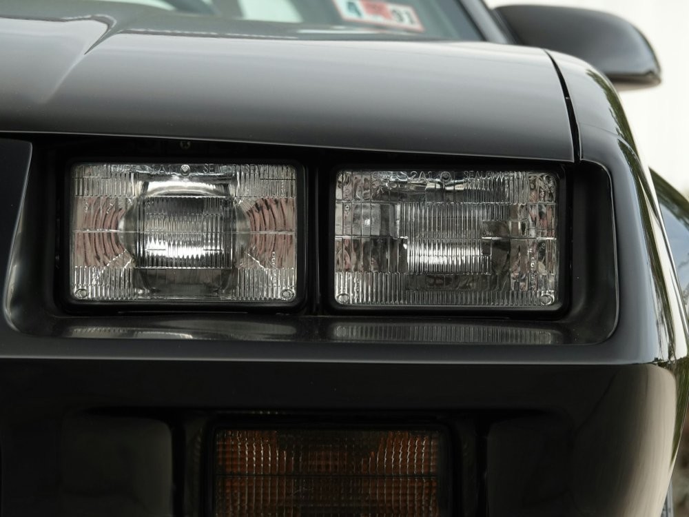 Практически новый Chevrolet Camaro 1984 года продали по цене Lada Vesta