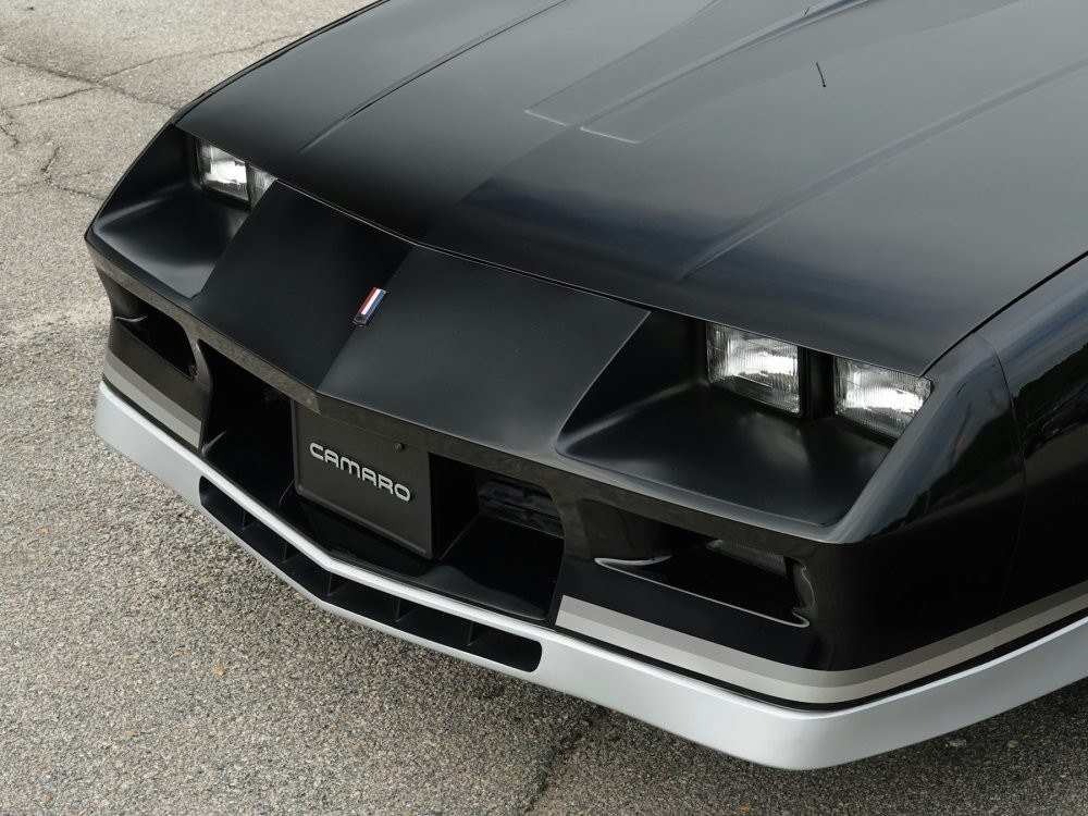 Практически новый Chevrolet Camaro 1984 года продали по цене Lada Vesta