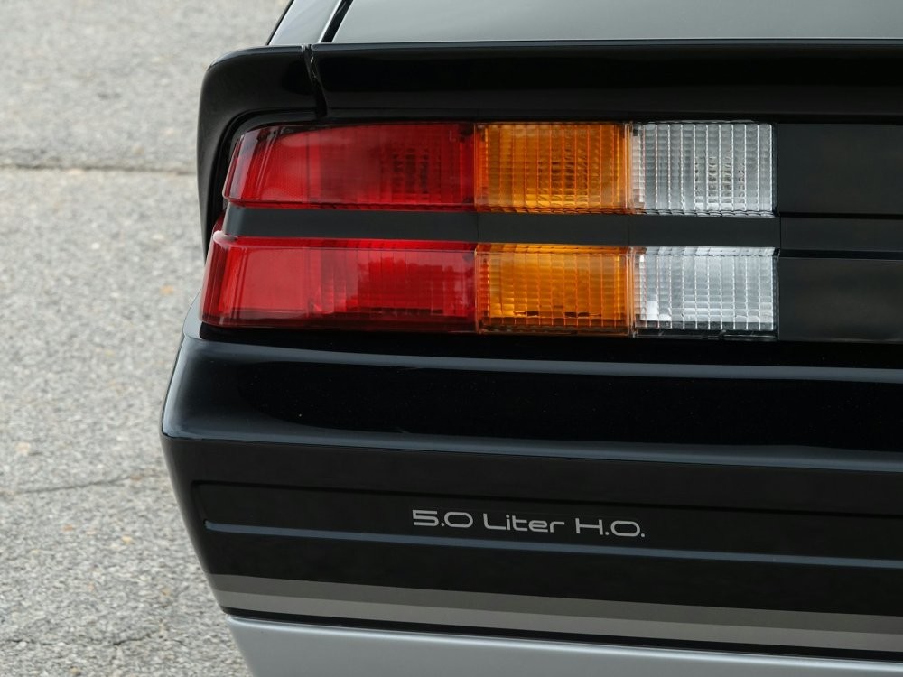 Практически новый Chevrolet Camaro 1984 года продали по цене Lada Vesta