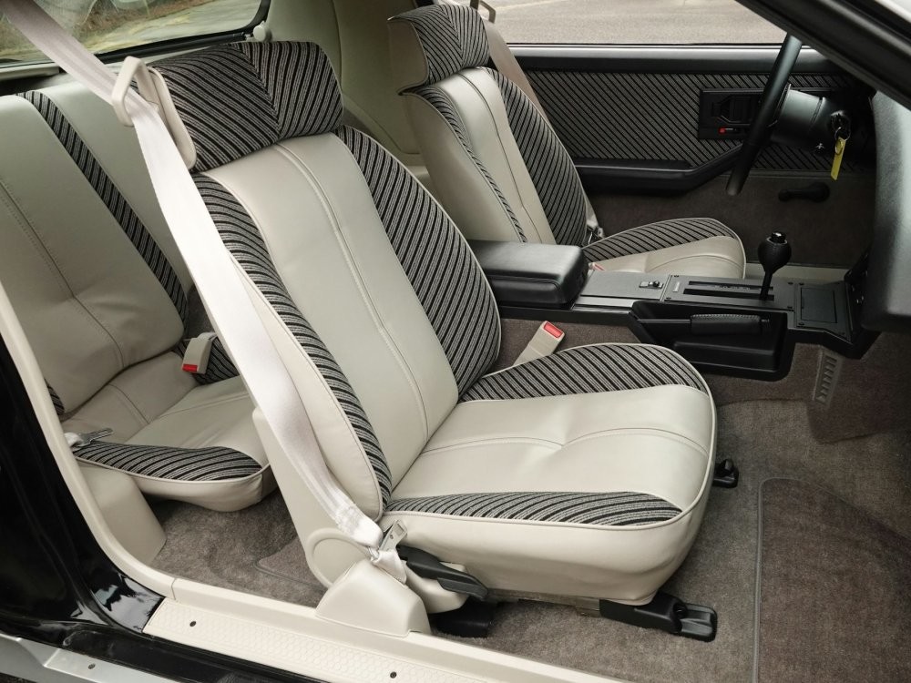 Практически новый Chevrolet Camaro 1984 года продали по цене Lada Vesta