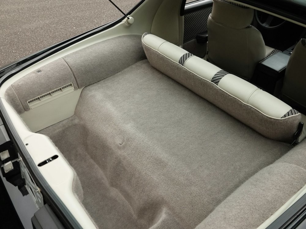 Практически новый Chevrolet Camaro 1984 года продали по цене Lada Vesta