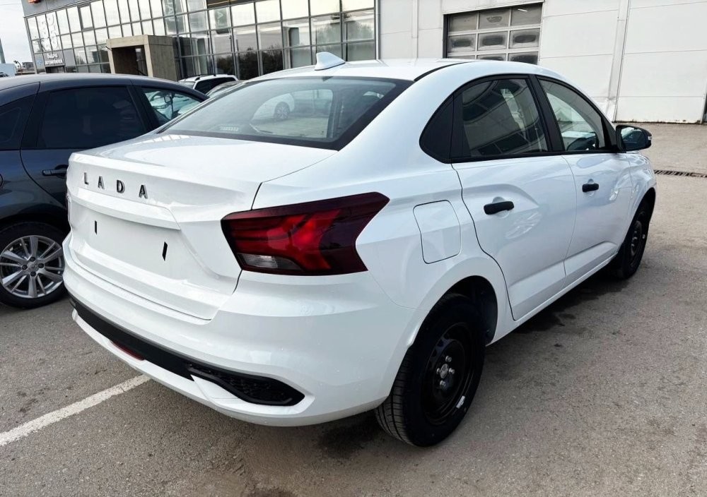Так выглядит самая дешевая LADA Iskra в кузове седан за 1,25 млн рублей