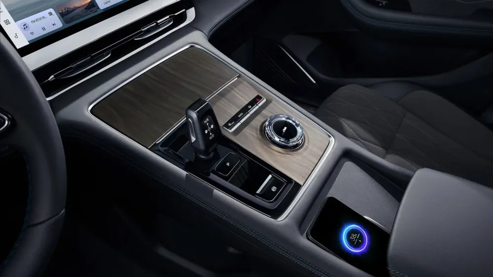 В Белоруссии начнут выпускать обновлённый Geely Monjaro — такой кроссовер появится и в России