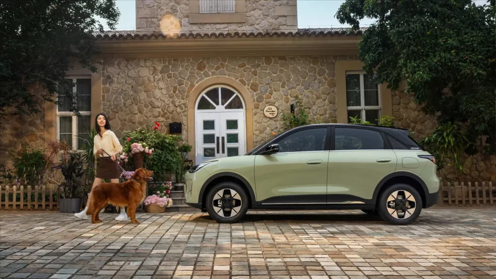 Дешевле Лады Искры - в Белоруссии начались продажи электрокара Geely EX2