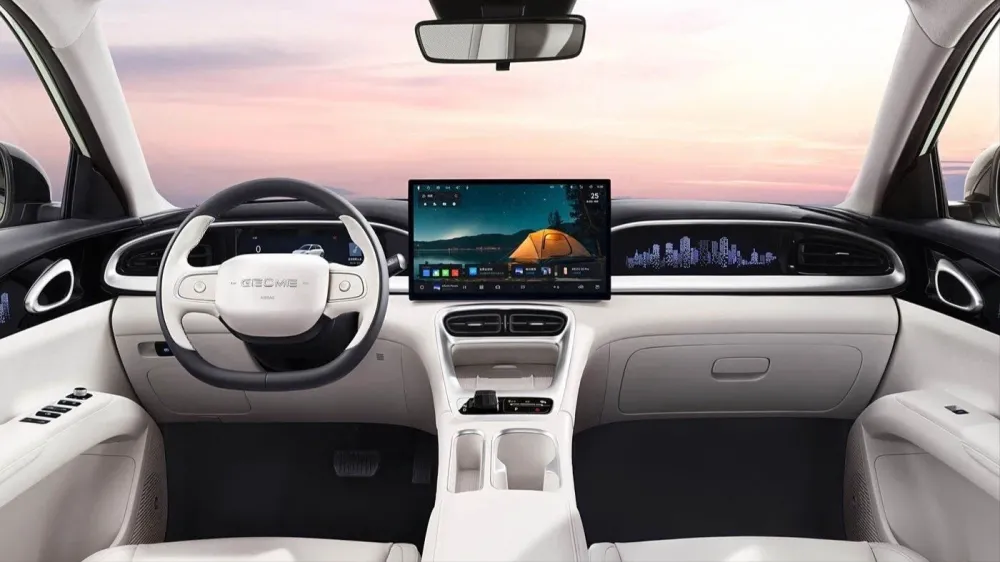 Дешевле Лады Искры - в Белоруссии начались продажи электрокара Geely EX2