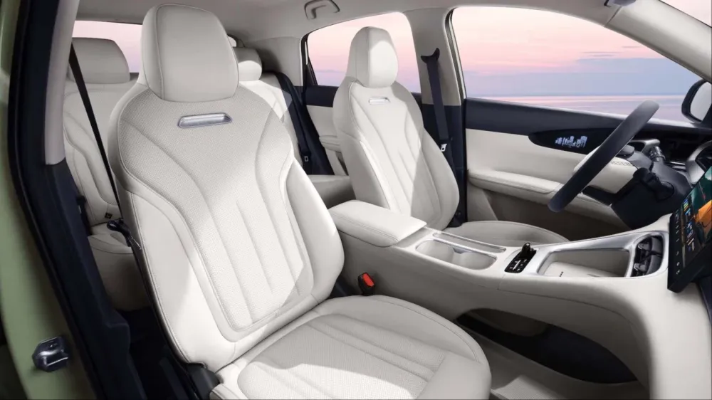 Дешевле Лады Искры - в Белоруссии начались продажи электрокара Geely EX2