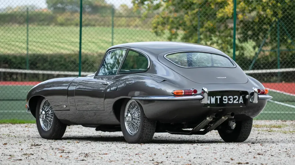 «Мистер Бин» продаёт свой Jaguar E-Type