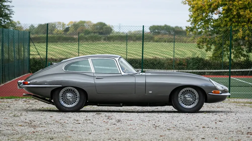 «Мистер Бин» продаёт свой Jaguar E-Type