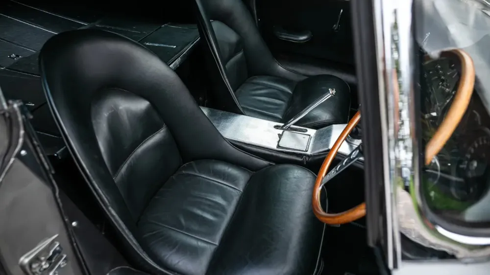 «Мистер Бин» продаёт свой Jaguar E-Type