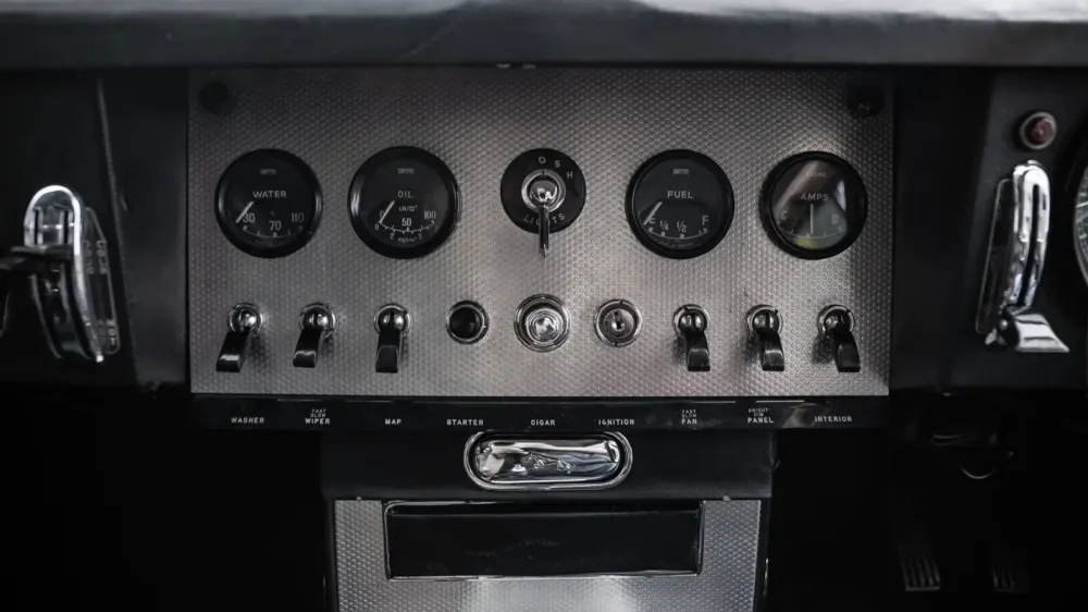 «Мистер Бин» продаёт свой Jaguar E-Type